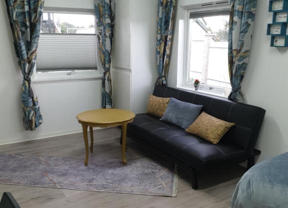 Comfortable apartment, 10min Airport