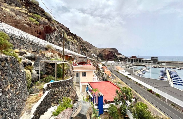 Comfortable Apartment with spectacular sea views