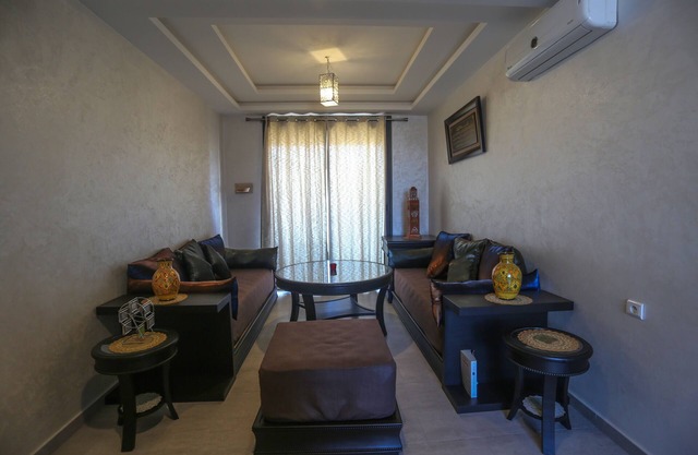 COMFORTABLE APARTMENT NEAR THE SEA AND SOUK