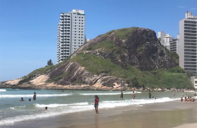 Comfortable entire apartment in a great location, Enseada Guarujá beach!