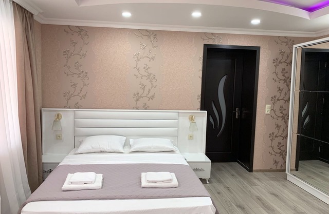 comfortable family hotel, pet friendly, with open pool, beautiful garden