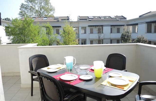 Comfortable flat in a residence with swimming pool