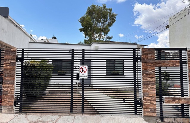 Comfortable House near Consulate (visas)