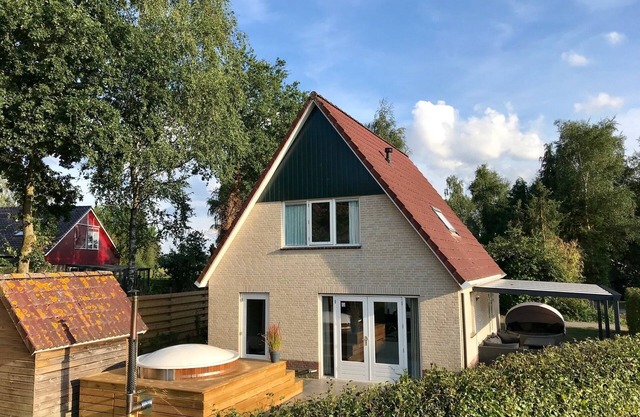 Comfortable, modern country house with hot tub in Drenthe