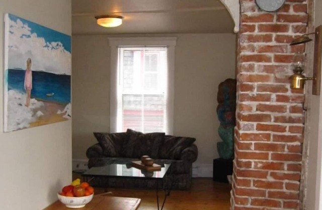 Comfortable Ocean View Apartment in the Heart of Town