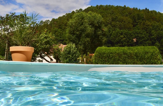 Comfortable, quiet and independent cottage with swimming pool in the heart