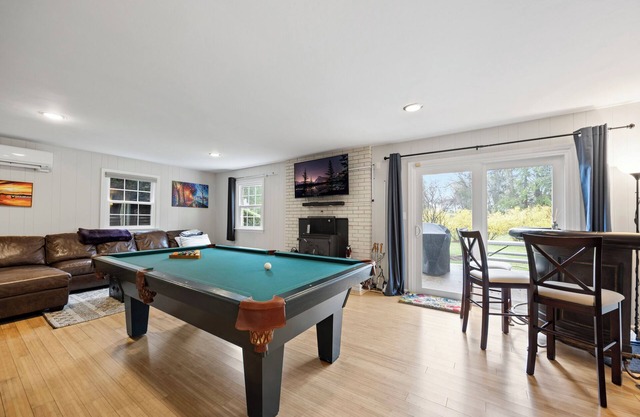 Comfortable & Spacious 5BD/3BA - Walk to State College HS and 5 min Uber to PSU