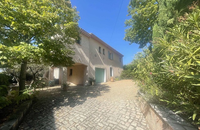 Comfortable, very well equipped apartment with pool - perfect for families