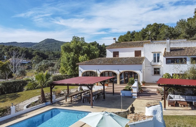 Comfortable villa in Javea, on the Costa Blanca, Spain with private pool for 8 persons