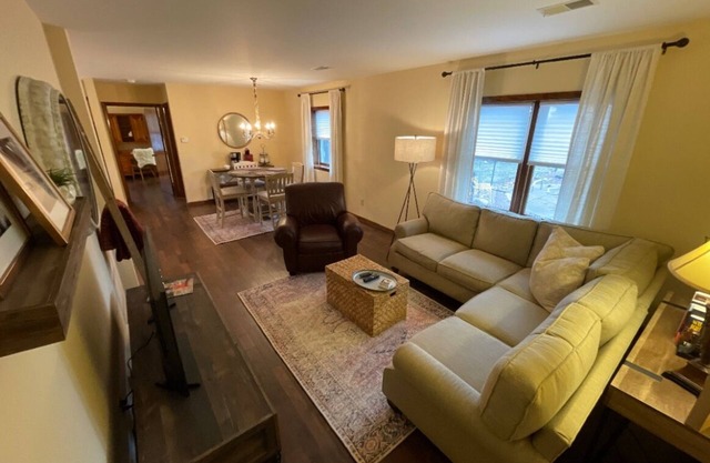 Comfortable welcoming retreat 1 mile from Highmark Stadium.