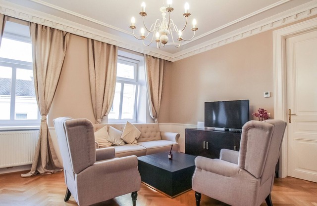 Comfortable, well-located Premium Villa SW