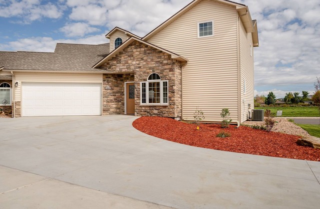 Comfy Gathering Place for Friends or Family!