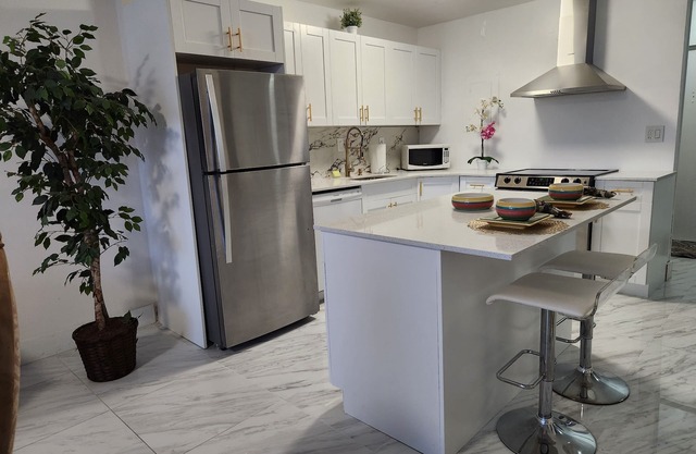 Comfy, lovely and relaxing apt. in Plantation.