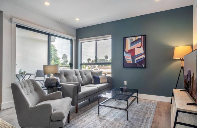 Comfy Mar Vista 1BR w/in-unit W/D + Gym near Venice Beach by Blueground