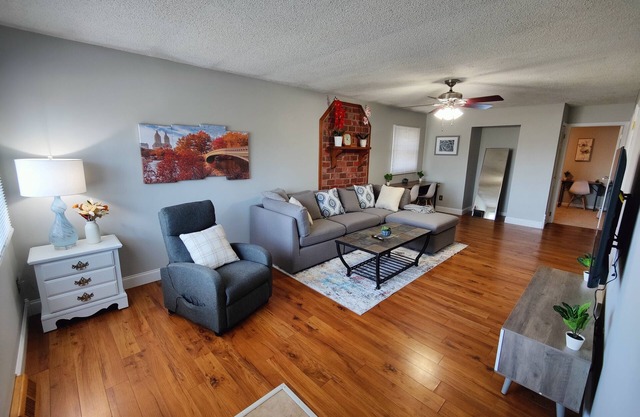 Comfy Ranch House [3 BR/2 BA] Pool and Park