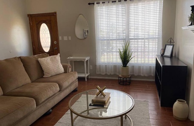 Comfy, Spacious 3 Bedroom Casita