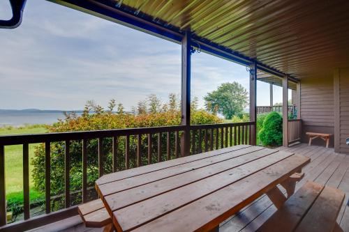 Community Boat Dock Lake Memphremagog Condo!