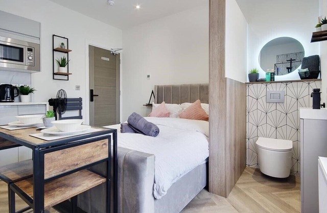 Compact Unique Suite