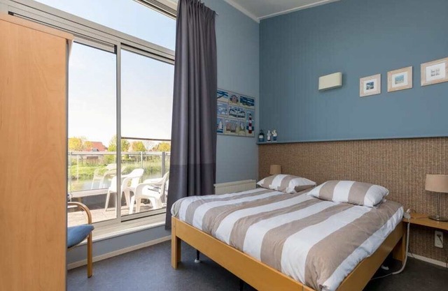 Complete, popular island house with steam shower. There is a lockable fence between the garden and t