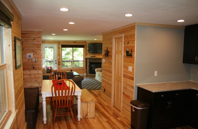 Completely Renovated Treetop Townhome Next To Village and Slopes.