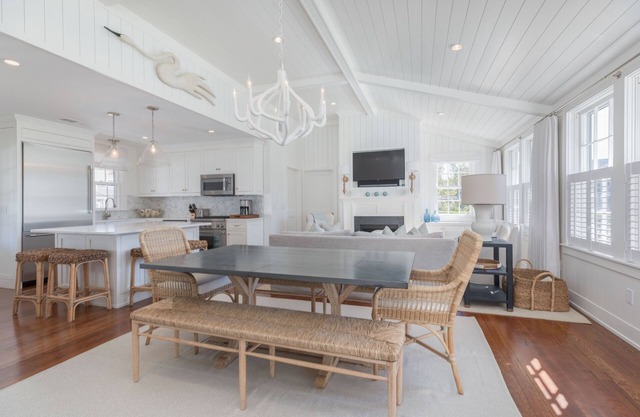 Completely Renovated Brant Point Vacation Home - Walk To Town & Beach!