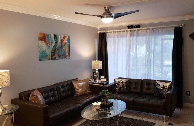 Condo/apt. near Disney, Universal, 3 pools, WIFI,free Parking !