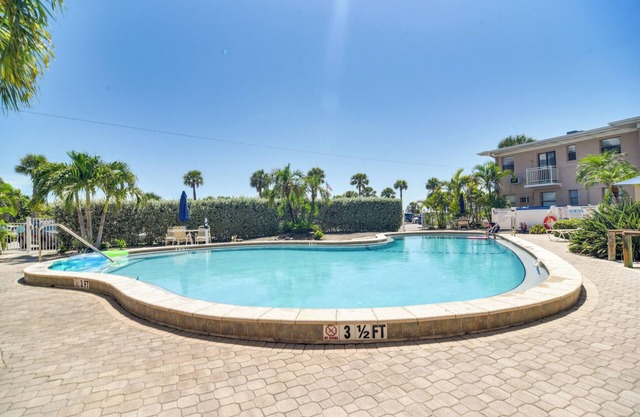 Condo at Upham Beach Park w/Heated Pool Access!
