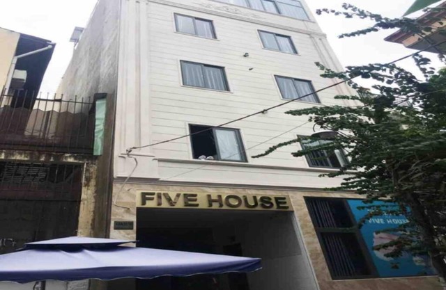 Condominium of five houses # 9
