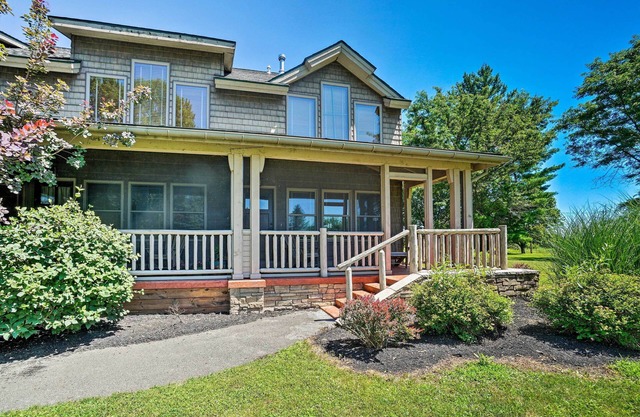 Conneaut Lake Home with Yard, 1/2 Mi to Beach/Park