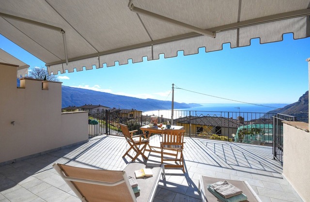 Conte, with big balcony and lake view