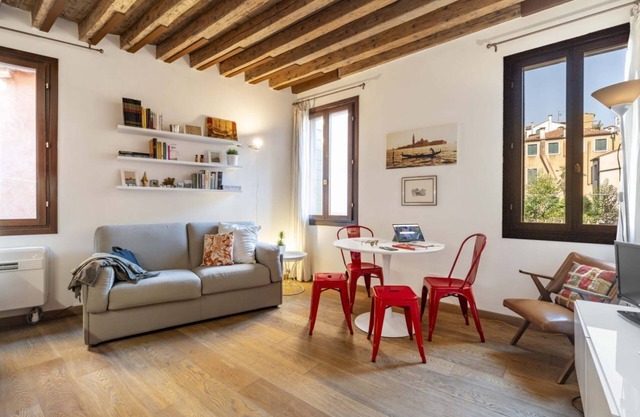 CONTEMPORARY APARTMENT IN VENICE FF M02704212230