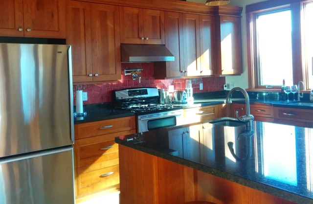 Contemporary Country Home. Incredible Mountain Views. Peaceful Location.