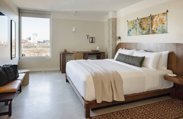 Contemporary Luxury in Nashville - City View Unit. Outdoor Pool Onsite.