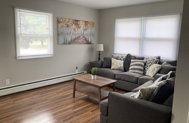Convenient 2bd Apt Close To Rivian & ISU!