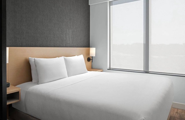 Convenient Stay Near Macy's – Pet-Friendly with Complimentary Breakfast
