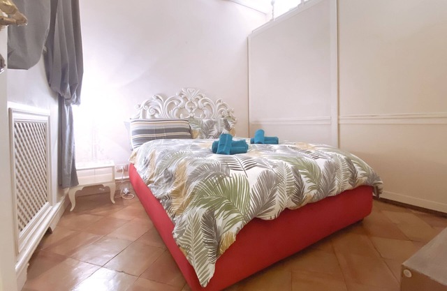Cool BDR apartment in the best area of Rome! Piazza Farnese ; Historical Center