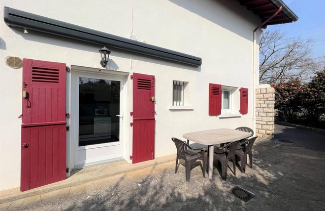 Coquet T1 Bis avec Terrasse en Rez-de-Jardin, Cambo-les-Bains - FR-1-495-91