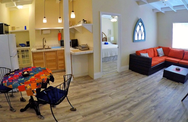 CORAL GARDENS - Cozy 2 bedrooms 2 bathrooms Apartment - Grand Turk Island!