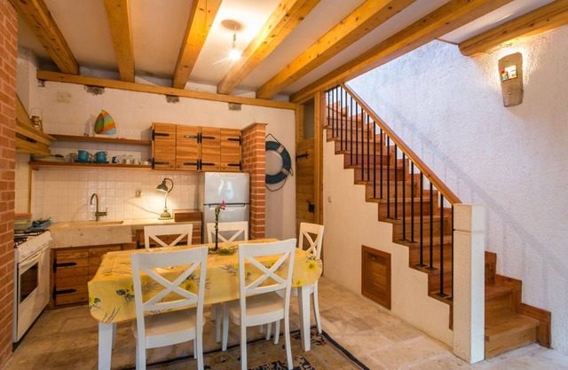 Coral House - One Bedroom House, Sleeps 3