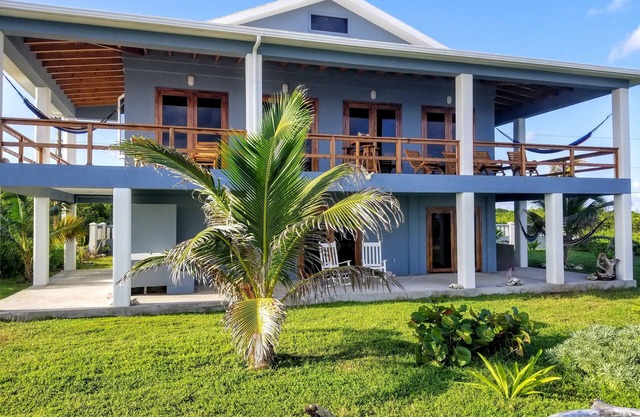 Coral Ridge House Main Floor 2bed/2bath-walkout diving/snorkel