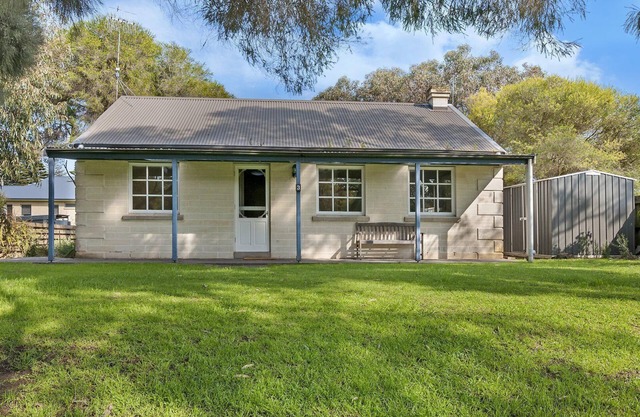 Corella Cottage - historical style cottage