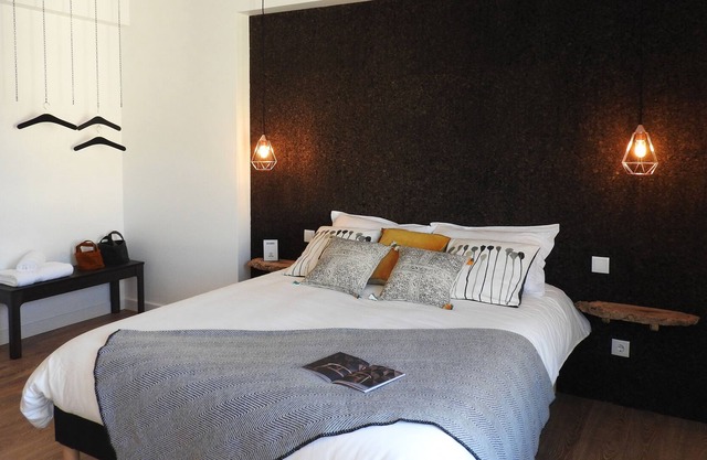 Cork Bedroom, Lisbon Airport Charming Rooms