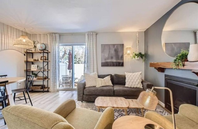 Corner Unit 2 BDR/2.5 BA Lafayette Townhome