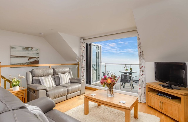 Cornish Duplex 2 Bedroom Apartment with Stunning Sea Views