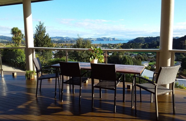 Coromandel Views - Majestic Home/Stunning Outlook/Own Ensuites/Internet/Smart TV