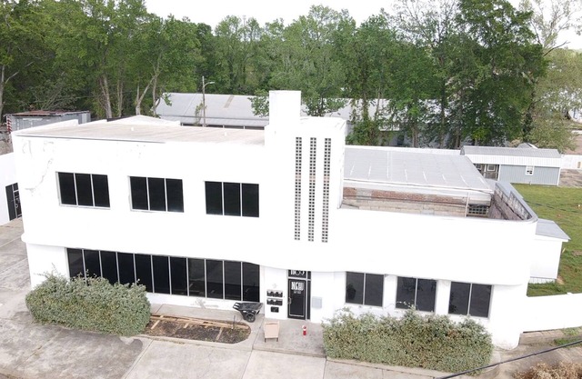 Corp/Executive SHORT TERMnBeautiful 1940;s Art Deco NEHI bottling GATED PARKING