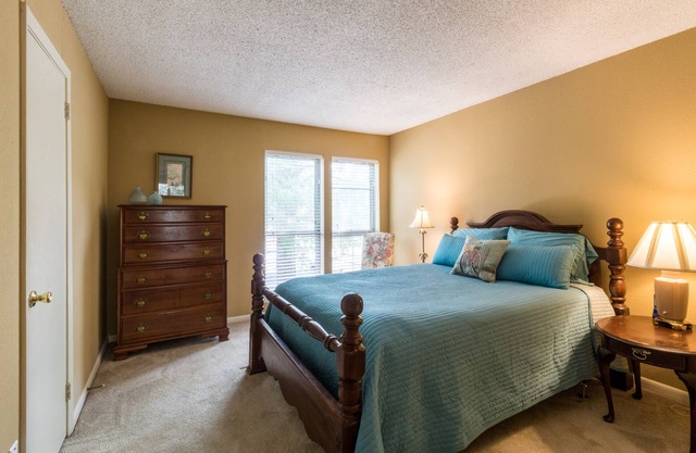 Corporate style rental 30 day minimum