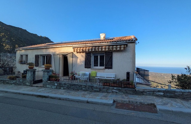 Corsica, 120 m2 apartment in a peaceful village between sea and mountains