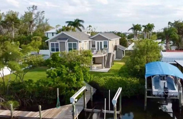Cortez Chateau! Private boat dock and short stays!