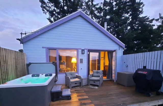 Cosy 1 Bedroom Lodge with woodburner and amazing views just outside Pitlochry